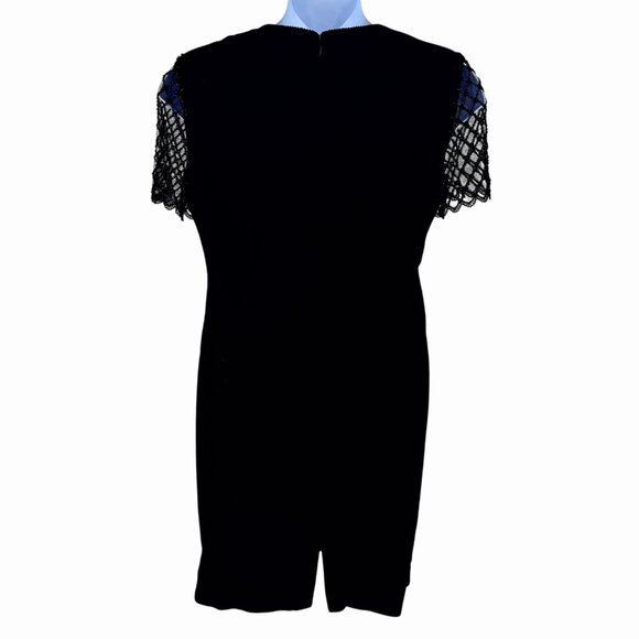 BEAUTIFUL MAGGY LONDON CRUSHED BLACK VELVET BEADED SCOOP NECK MESH SLEEVE DRESS - Picture 4 of 8